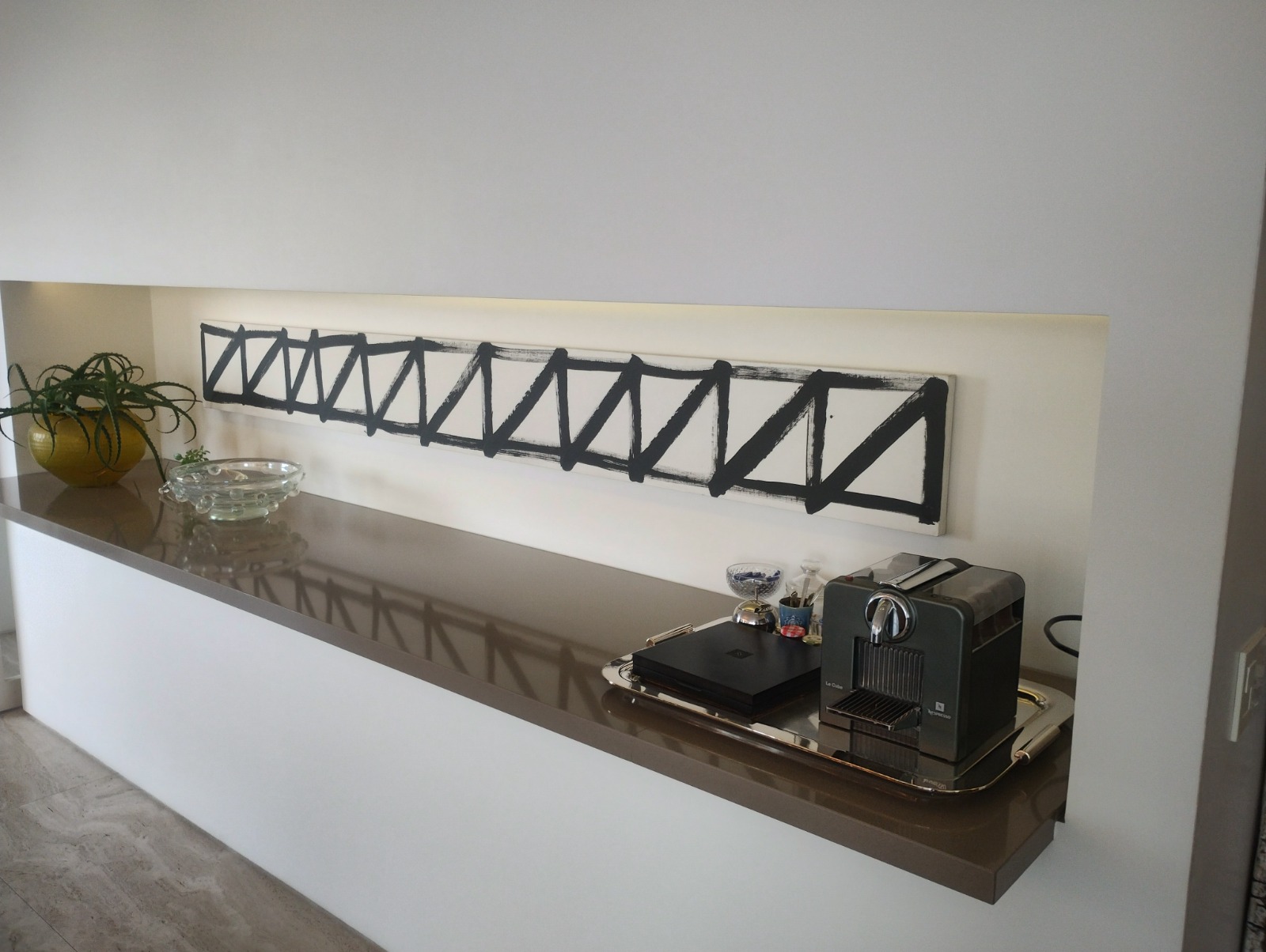 Aparador com espaço para café